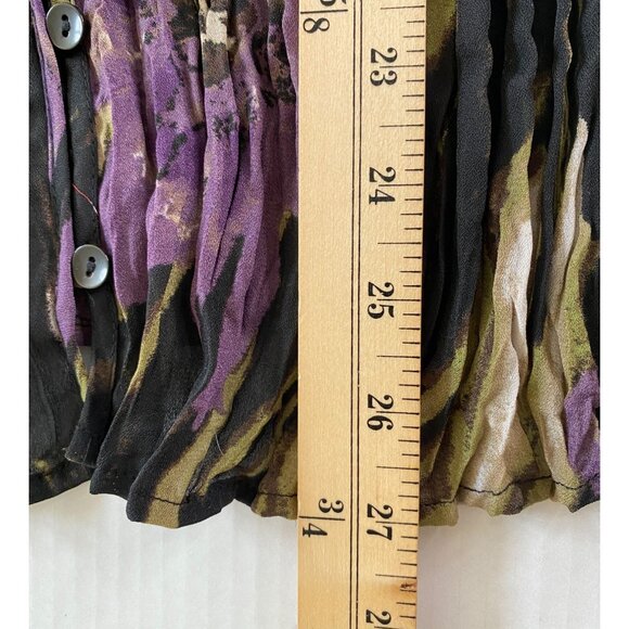 Mandee Women’s Crinkle Black Purple Floral V-Neck Ruffle Blouse Size M Romantic - Picture 9 of 12